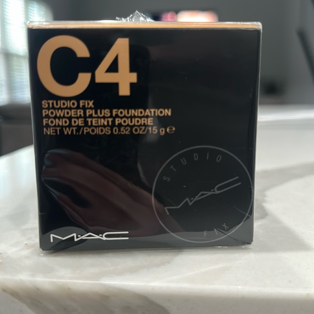 MAC - C4 Foundation 12-hour, medium-2-full coverage, and controls oil/sh… - Picture 6 of 6